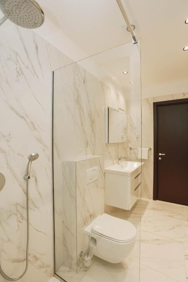 בודווה Beachfront Luxury Apartment מראה חיצוני תמונה
