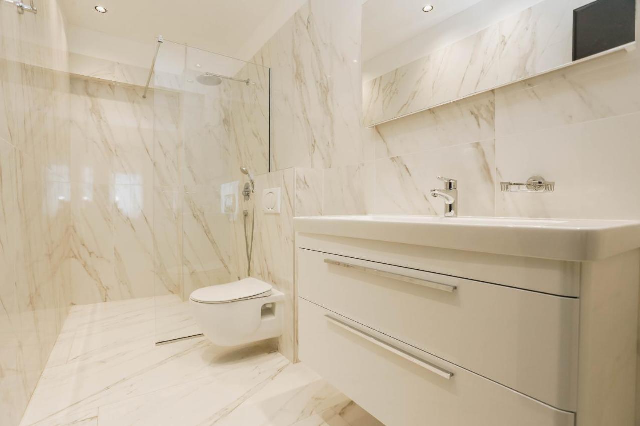 בודווה Beachfront Luxury Apartment מראה חיצוני תמונה