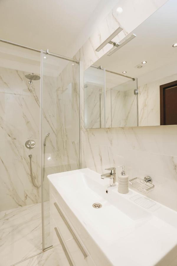 בודווה Beachfront Luxury Apartment מראה חיצוני תמונה