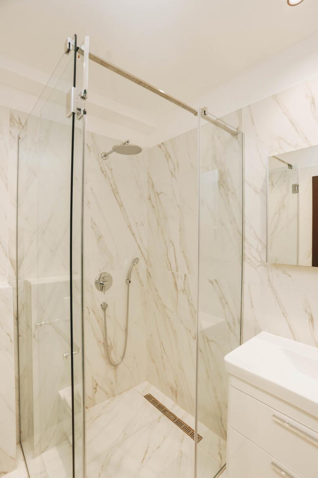 בודווה Beachfront Luxury Apartment מראה חיצוני תמונה